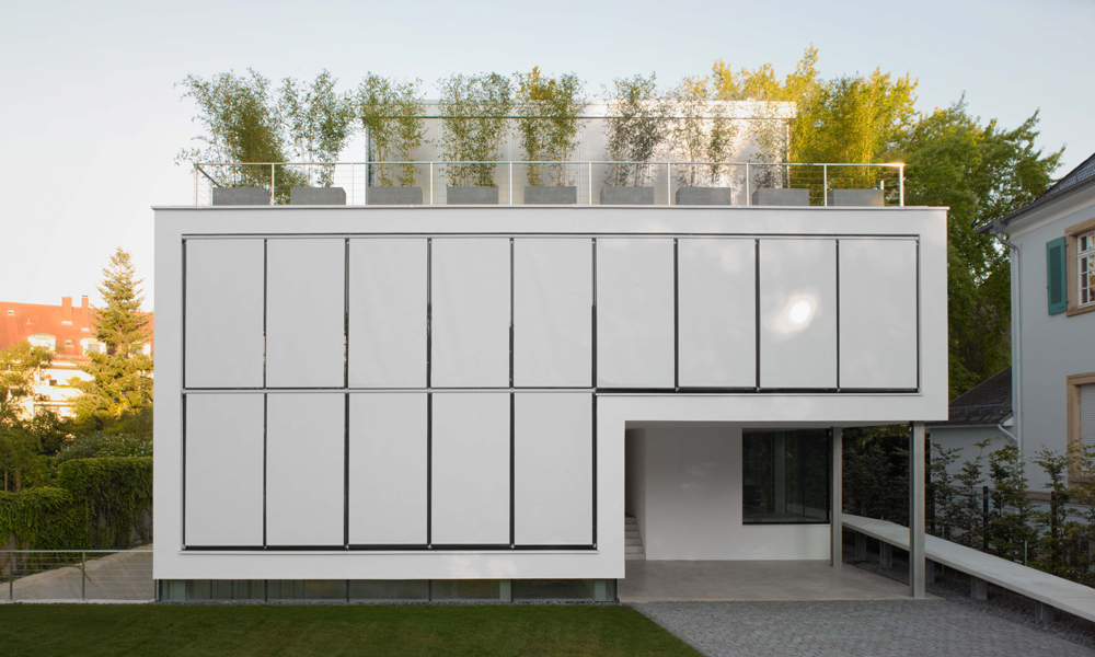 R Villa