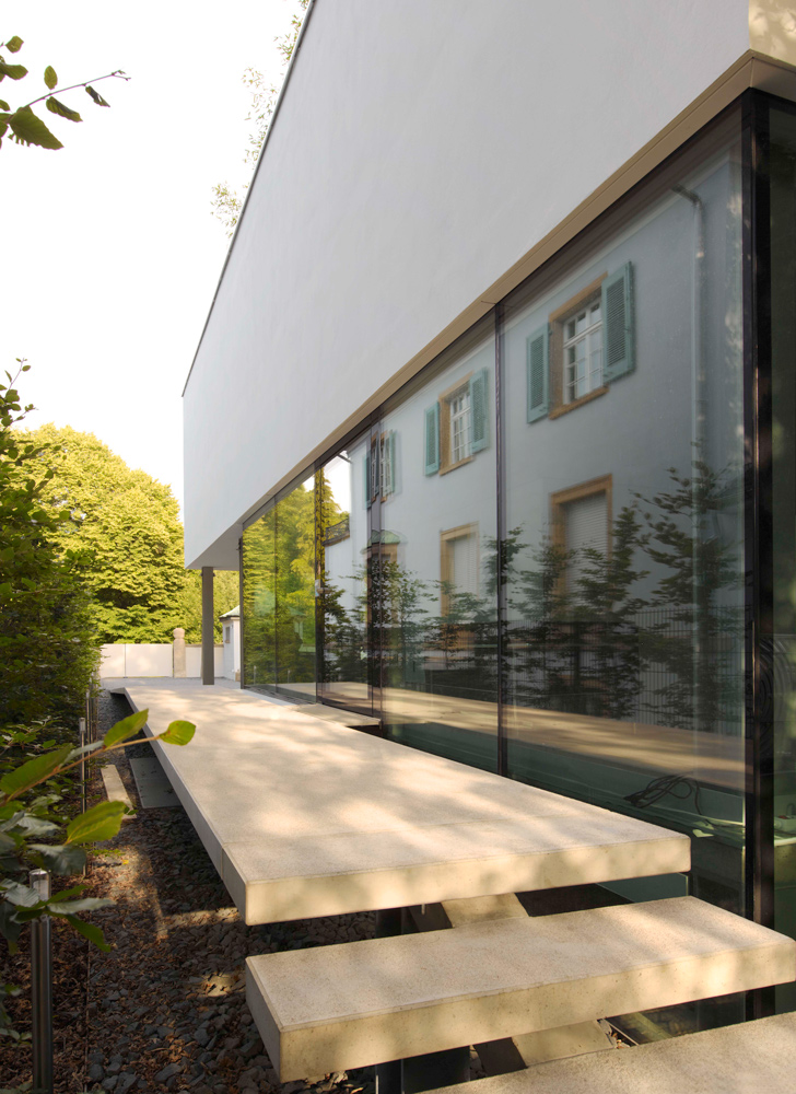 R Villa
