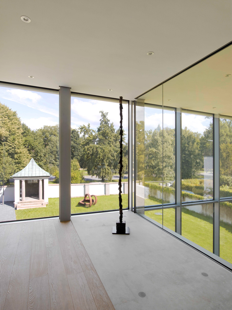 R Villa