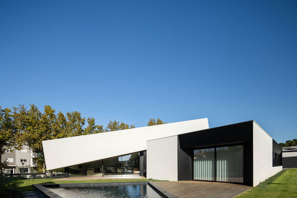 Tilt Villa 