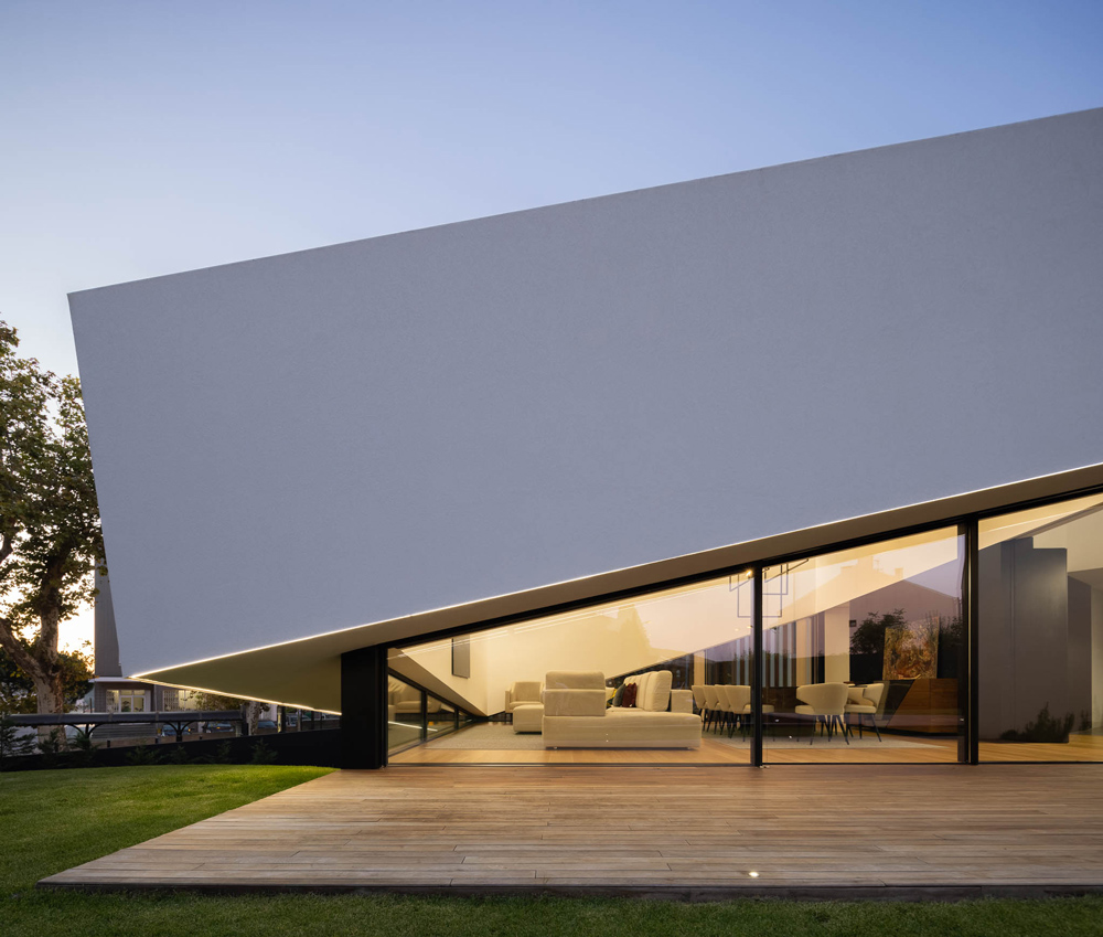 Tilt Villa 