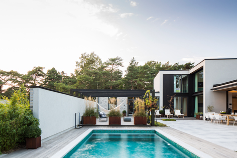 Villa J