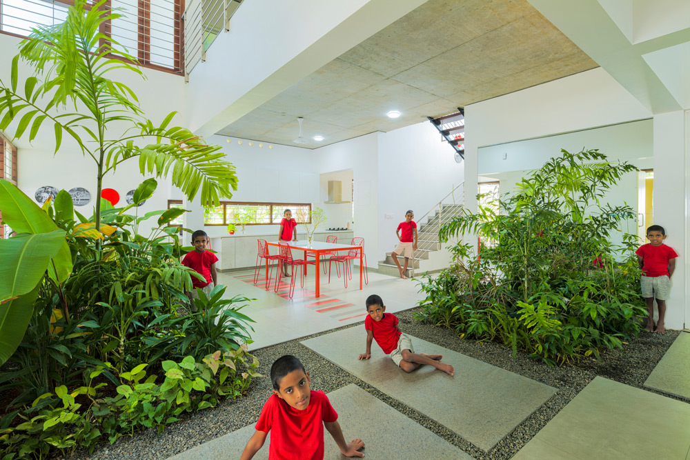 Villa That Rains Light